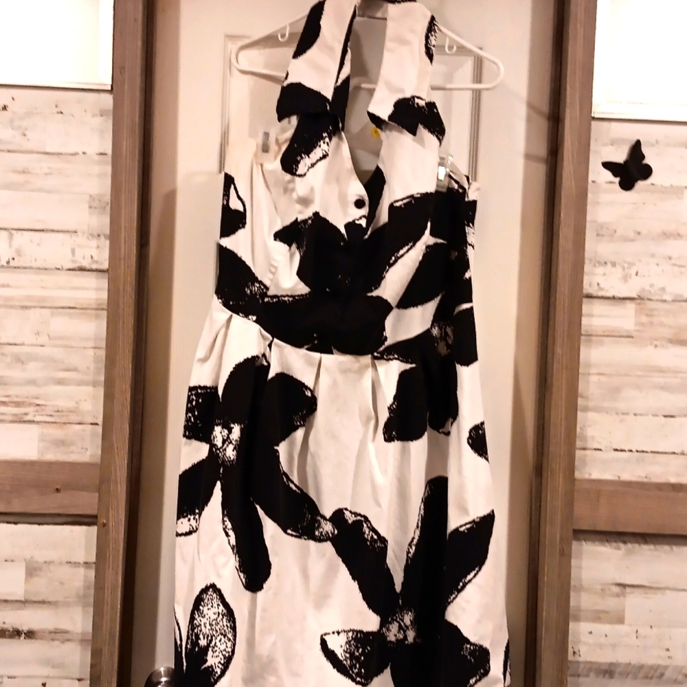 Lane Bryant women's halter dress.   Box 326